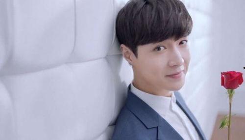 娱乐吃瓜酱张艺兴,从偶像到实力派,娱乐吃瓜酱带你揭秘他的蜕变之路